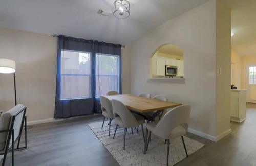 Northeast Houston House | Cozy Home with Oversized King Suite, 15 min to IAH