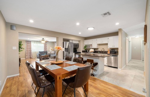 Elk Grove House | Cozy home with pool table
