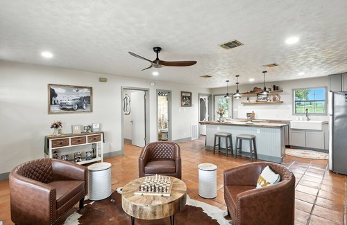 New Braunfels House | Cozy home with private W/D, deck - near Guadalupe and Comal Rivers
