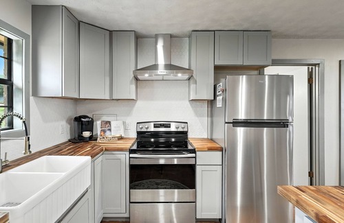 New Braunfels House | Cozy home with private W/D, deck - near Guadalupe and Comal Rivers