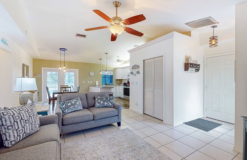 Cape Coral House | Cozy home with private pool. internet, & washer and dryer