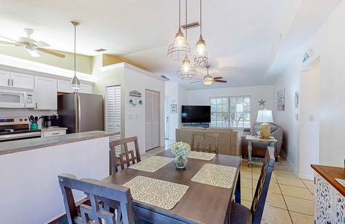 Cape Coral House | Cozy home with private pool. internet, & washer and dryer
