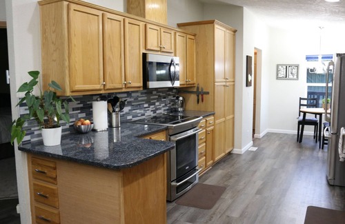 Vancouver House | Cozy home with Private Forest/Park on 1.5 acres, Outdoor lounge area and Hot Tub