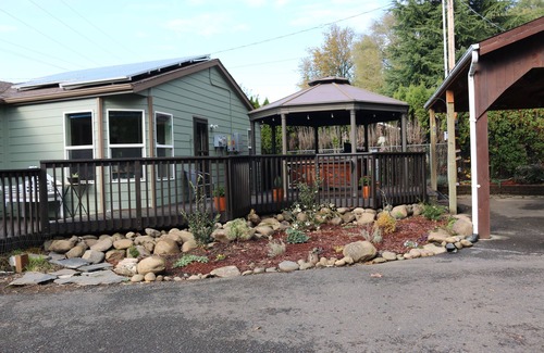 Vancouver House | Cozy home with Private Forest/Park on 1.5 acres, Outdoor lounge area and Hot Tub