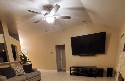 Humble House | Cozy home with private swimming pool and spa Near IAH Airport