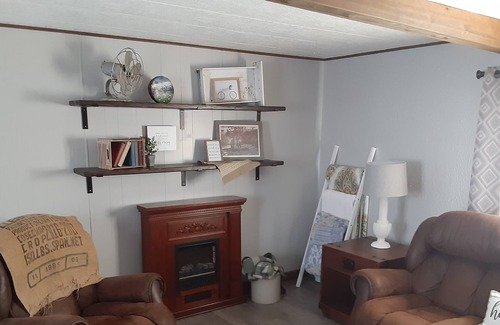 Buffalo House | Cozy Home with view of the Big Horn Mountains