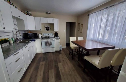 Thunder Bay House | Cozy Home with Whole main floor