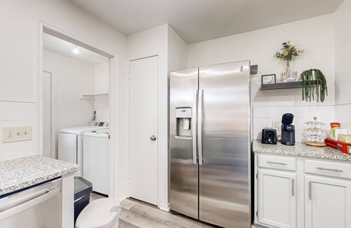 Heatherwilde House | Cozy home with wifi, desk, high chair and fenced-in backyard