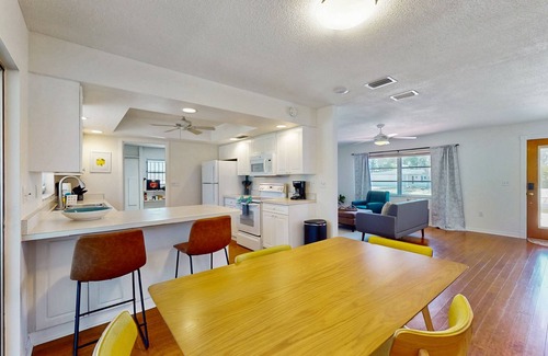 Southgate House | Cozy home with with washer and dryer, internet, and short drive to beach