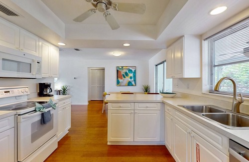 Southgate House | Cozy home with with washer and dryer, internet, and short drive to beach
