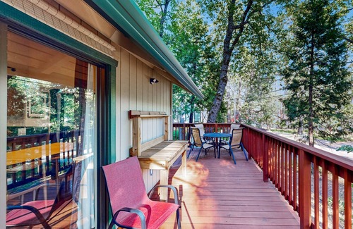 Twain Harte Cabin | Cozy home with wood burning fireplace, spacious deck, and BBQ