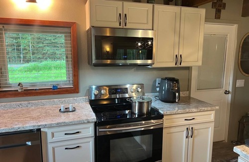 North Pole House | Cozy Homestay in North Pole, Alaska - Charming 3-bedroom house