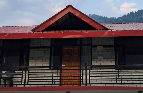 Mohal House | Cozy Homestay with kitchen in the valley of Himalayas and beside river Beas.