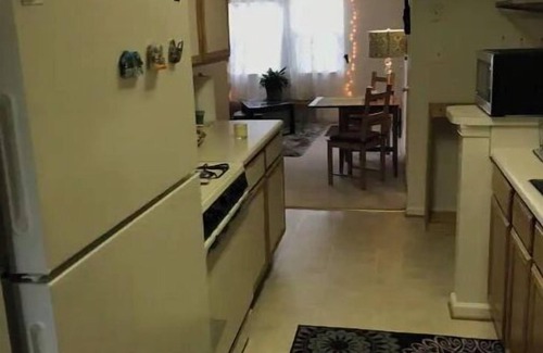 Bethesda Apartment | Cozy, homey, cute place walking to train and buses