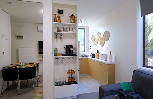 Albion Apartment | Cozy Hommee Stay Near CBD & Airport | Free Parking & Self Check-In