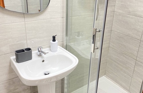 Rusholme Apartment | Cozy Horizon WorkStay in the Heart of the City!