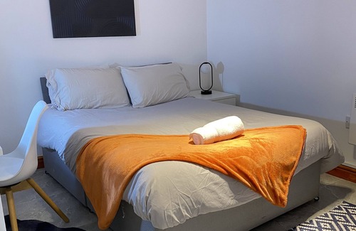 Rusholme Apartment | Cozy Horizon WorkStay in the Heart of the City!