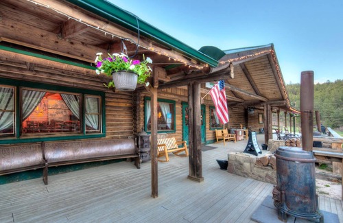 Weston Cabin | Cozy Horny Toad Log Cabin