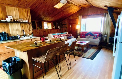 Florissant Cabin | Cozy Hot Tub Cabin On The Lake!
