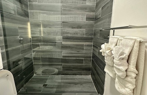 Kingston Hotel | Cozy hotel in enjoyable Kingston with AC, WiFi