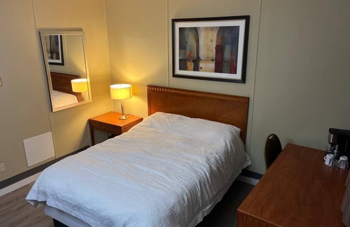 Vernon Hotel | Cozy hotel in lovely Vernon with AC, WiFi