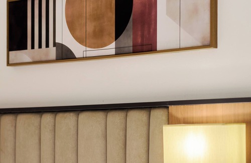 Thousand Lights House | Cozy Hotel Room in heart of the city NR Apollo