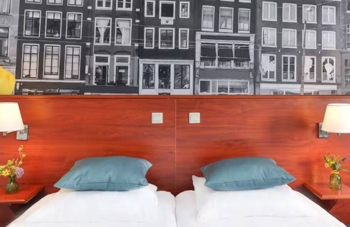 Zevenbergen Hotel | Cozy Hotel Room Near Moerdijk Port, Ideal for Business & Leisure