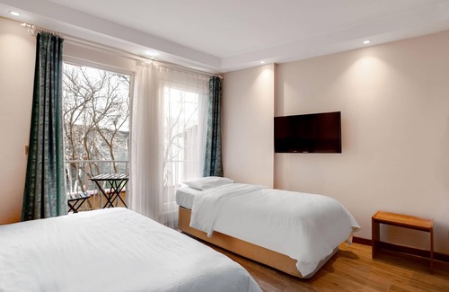 Cekirge Mahallesi House | Cozy Hotel Room w Balcony and Terrace in Bursa