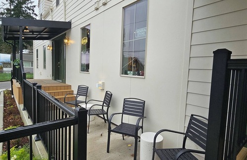 Winlock Apartment | Cozy Hotel-Style Stay w/Gift Store & Event Space