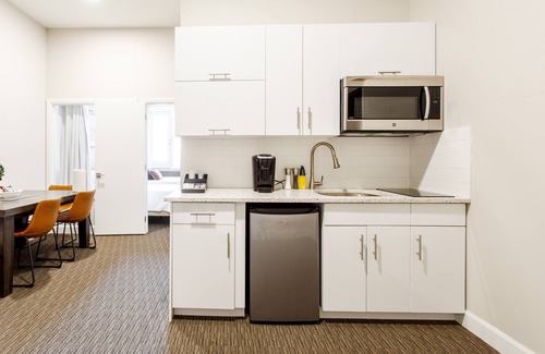 Mile End House | Cozy Hotel Suite Ideal for 4 (Phase 1 - 102)
