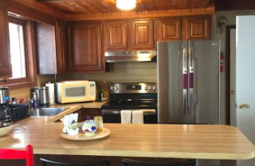 Bushkill House | Cozy house 15 mins to Shawnee Ski Mountain.