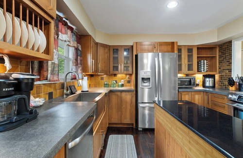 Washougal House | Cozy House 20 min Drive From PDX Great for Remote Workers