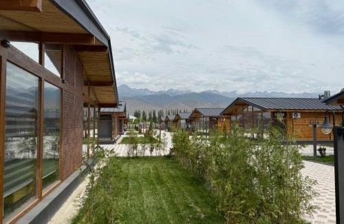 Cholpon-Ata Ski Chalet | Cozy house 7 min walk from beach