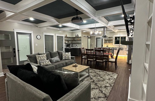 Knoxville House | Cozy house 8 minutes from downtown knoxville 25 minutes from Sevierville