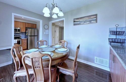 Barrie House | Cozy house at south end Barrie