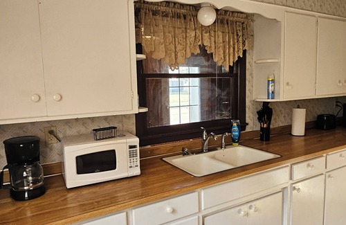 Harvey House | Cozy house centrally-located in Harvey