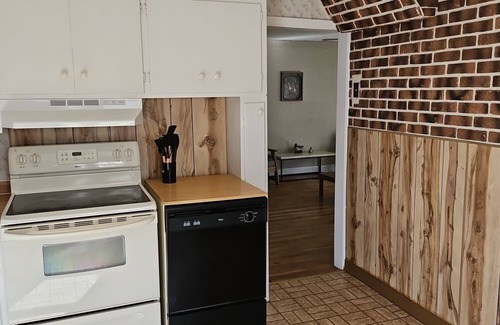 Harvey House | Cozy house centrally-located in Harvey
