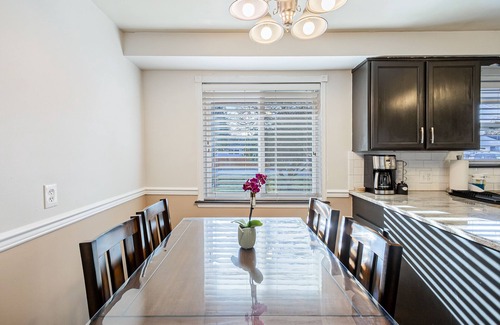 Lacey House | Cozy house close to EVERYTHING!