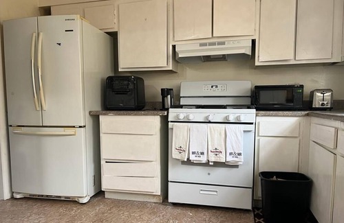 South Lowell House | Cozy house close to Lowell General Hospital and UMass.