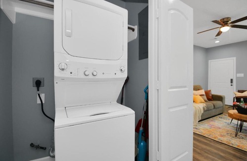 Southeast Houston House | Cozy House for group trips - Near Hobby, NRG, Med Center, UH, TSU