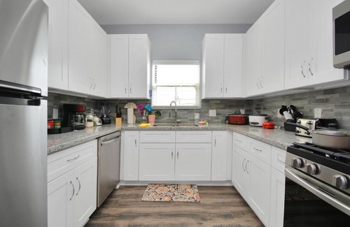 Southeast Houston House | Cozy House for group trips - Near Hobby, NRG, Med Center, UH, TSU