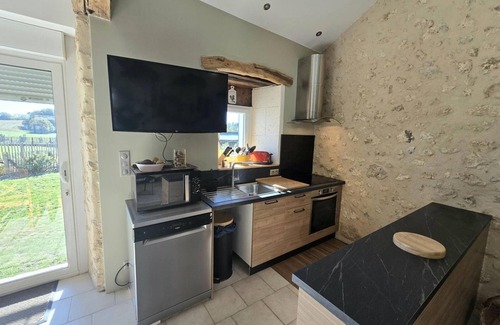 Brantome-en-Perigord Cottage | Cozy house with shared pool and wifi in Brantôme