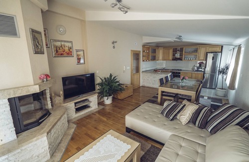 Imotski Villa | COZY HOUSE HEATED POOL, NEAR BEACH IN SPLIT COUNTY