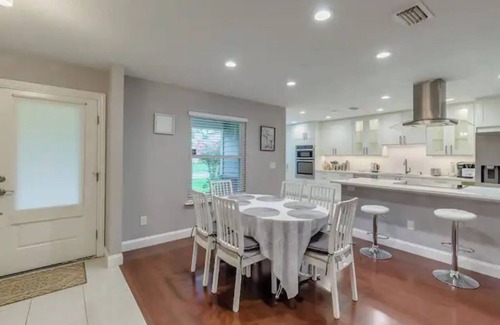 Southside House | Cozy house in a heart of Mandarin