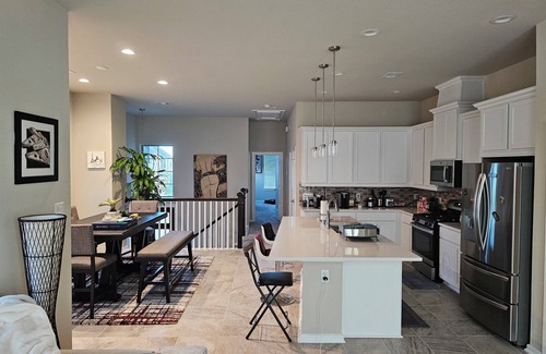 Sienna Plantation House | Cozy house in a peaceful neighborhood, suitable for work and relaxation.