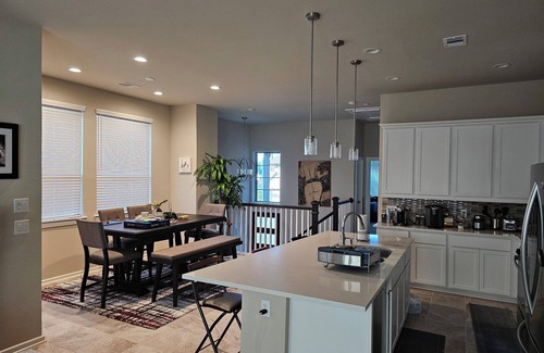 Sienna Plantation House | Cozy house in a peaceful neighborhood, suitable for work and relaxation.