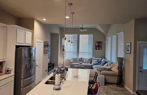 Sienna Plantation House | Cozy house in a peaceful neighborhood, suitable for work and relaxation.