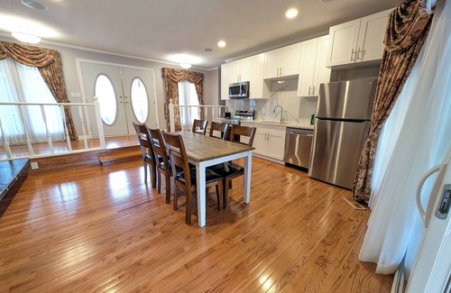 Willoughby House | Cozy house in Langley TWP Close to shopping centre