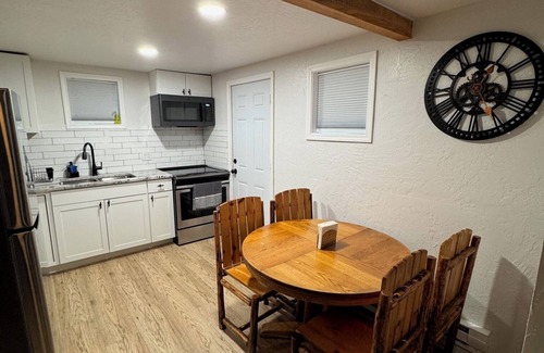 Fairview House | Cozy house in charming Anchorage with WiFi access