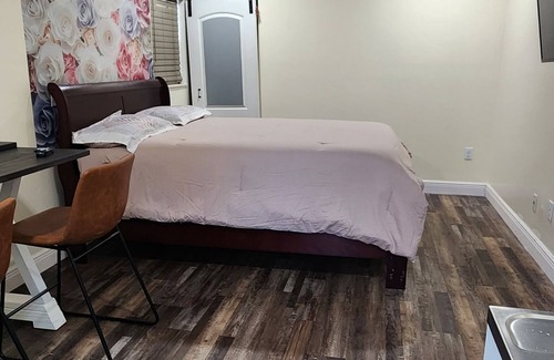 Town N County Park House | Cozy house in charming Tampa with AC, WiFi